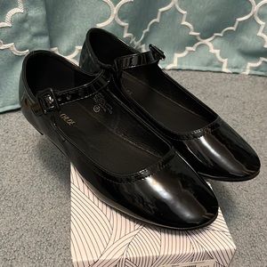 Chase & Chloe Black Flats